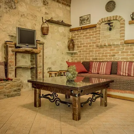 Alexandros شقة Káto Loutrákion